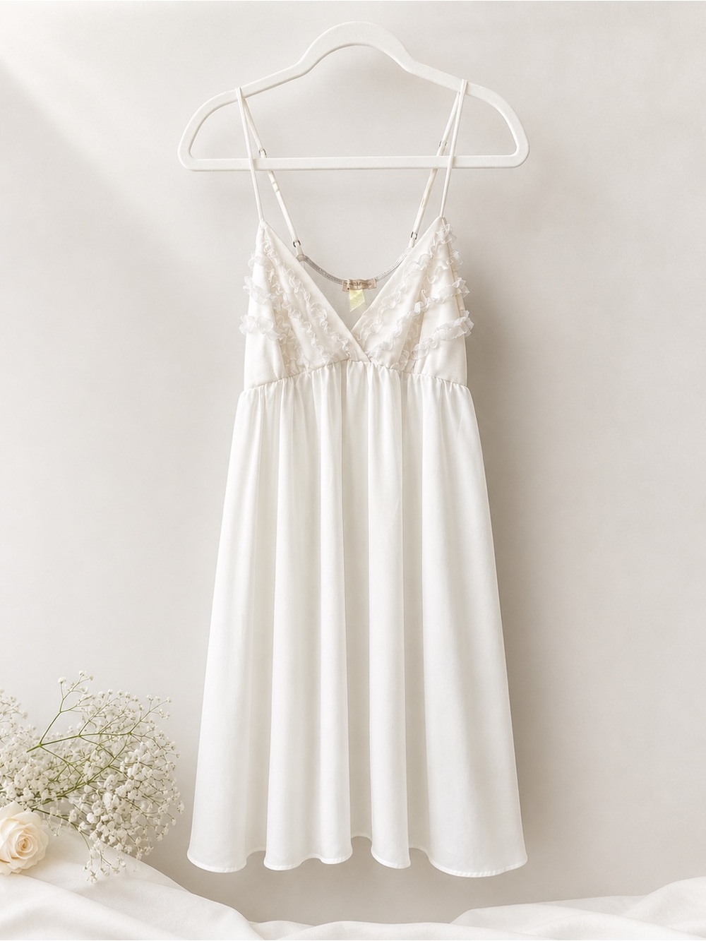 Flora Nikrooz White Ruffle Babydoll Chemise ✨